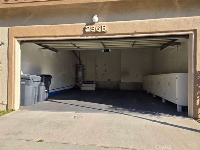 236 Country Club Drive B, Simi Valley, CA 93065
