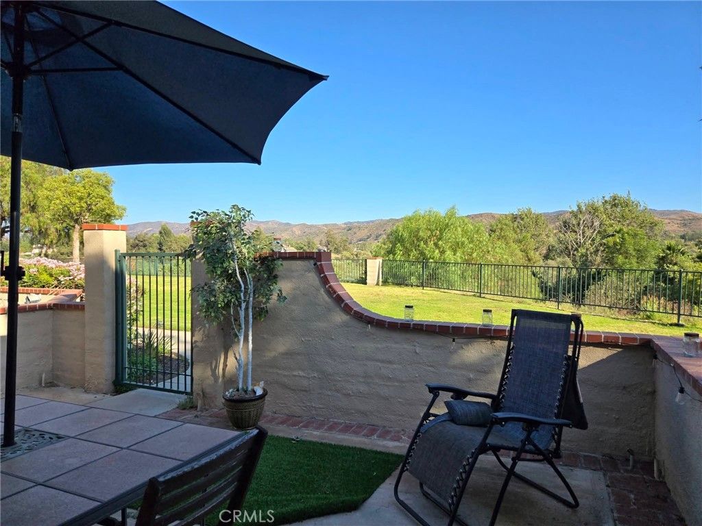 236 Country Club Drive B, Simi Valley, CA 93065