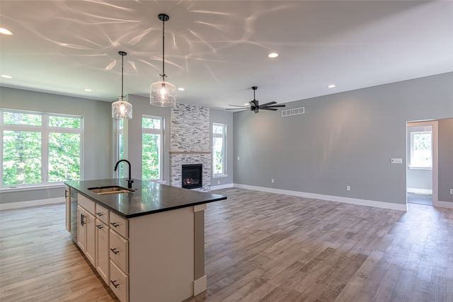 3067 Ridgeview Circle, Coralville, IA 52241