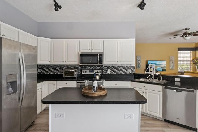 14319 ROXSHIRE DRIVE, Orlando, FL 32837