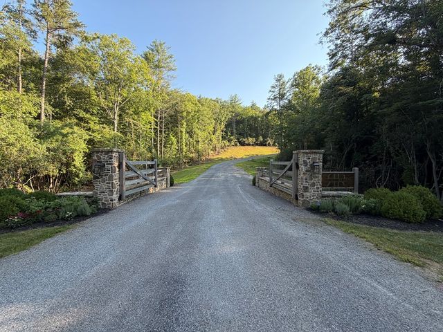78 Hilltop Way, Mineral Bluff, GA 30559