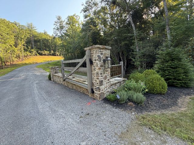 78 Hilltop Way, Mineral Bluff, GA 30559