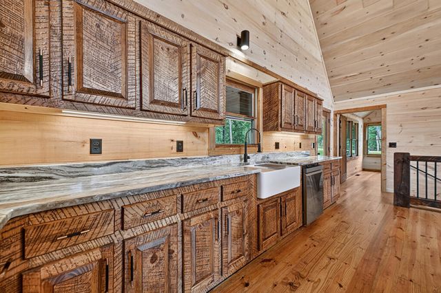 78 Hilltop Way, Mineral Bluff, GA 30559