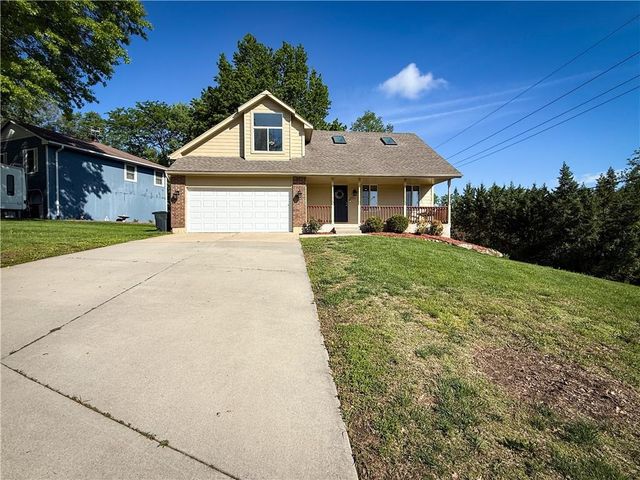 3221 NW Shannon Drive, Blue Springs, MO 64015