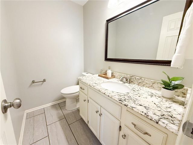 3221 NW Shannon Drive, Blue Springs, MO 64015