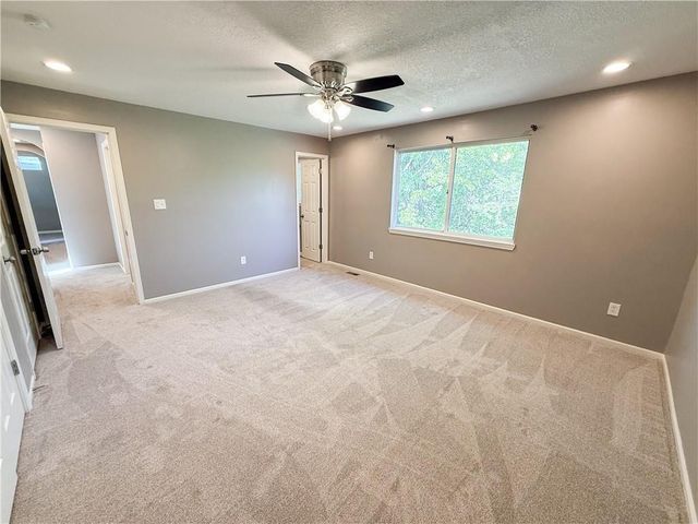 3221 NW Shannon Drive, Blue Springs, MO 64015