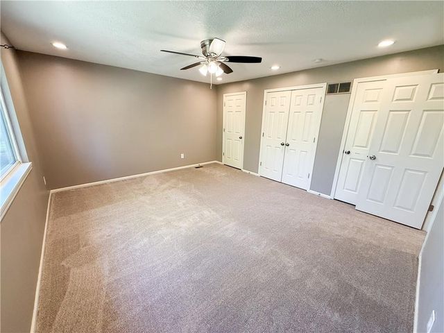3221 NW Shannon Drive, Blue Springs, MO 64015