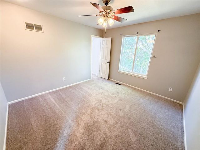 3221 NW Shannon Drive, Blue Springs, MO 64015