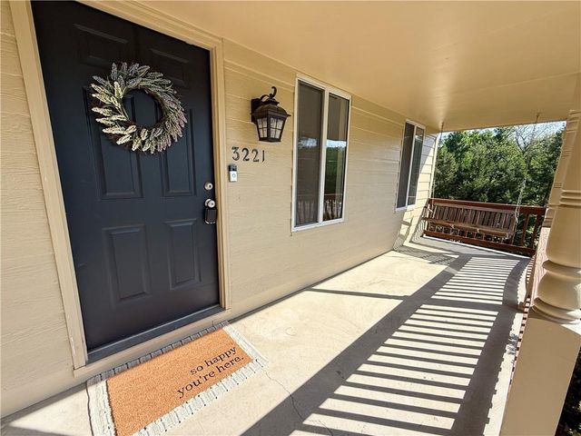 3221 NW Shannon Drive, Blue Springs, MO 64015
