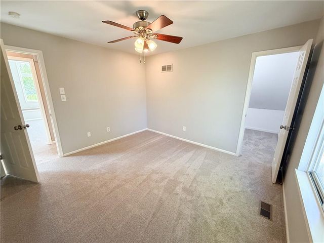 3221 NW Shannon Drive, Blue Springs, MO 64015