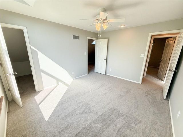 3221 NW Shannon Drive, Blue Springs, MO 64015