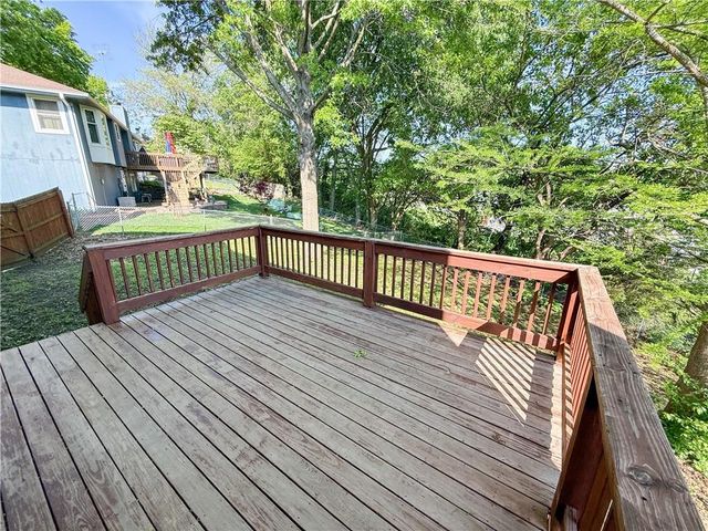 3221 NW Shannon Drive, Blue Springs, MO 64015