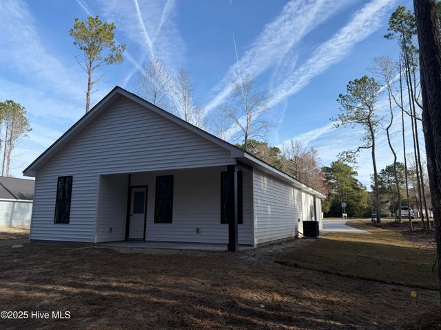 1152 Watts Landing Road, Hampstead, NC 28443