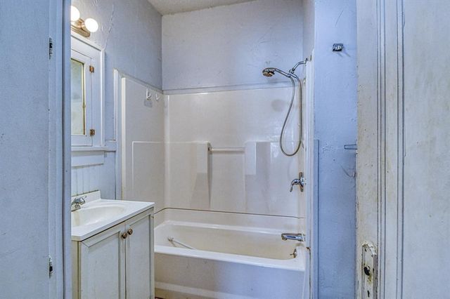 1005 S 17th Street, Chickasha, OK 73018