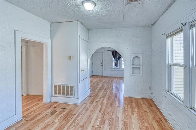 1005 S 17th Street, Chickasha, OK 73018