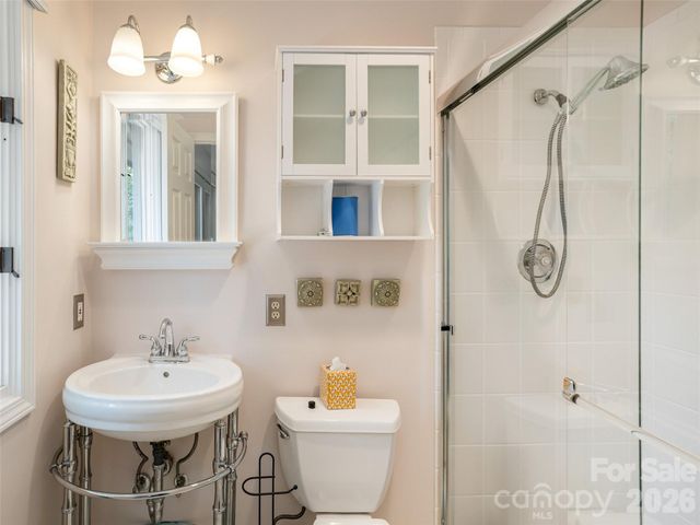 204 Greenleaf Drive, Flat Rock, NC 28731