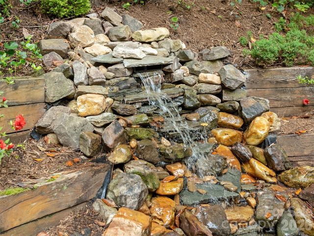 204 Greenleaf Drive, Flat Rock, NC 28731