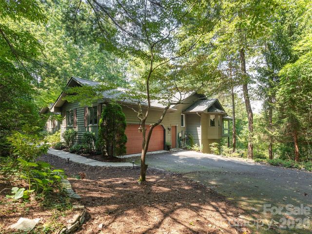 204 Greenleaf Drive, Flat Rock, NC 28731