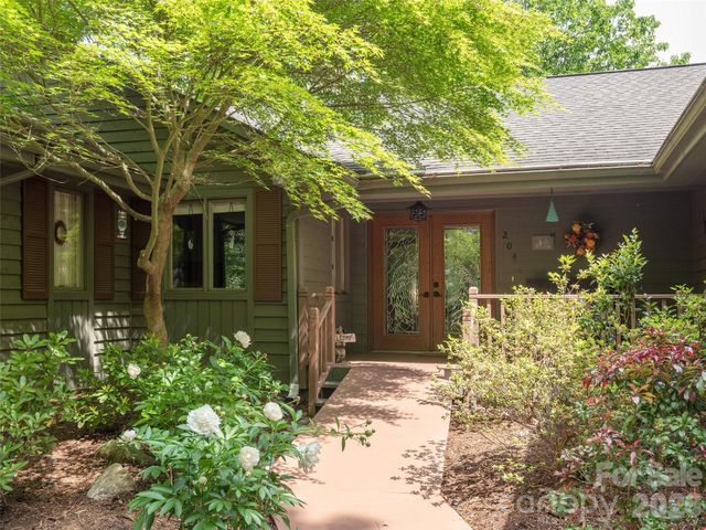 204 Greenleaf Drive, Flat Rock, NC 28731