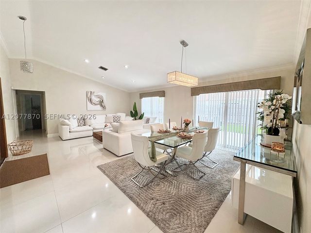 8541 NW 54th St, Lauderhill, FL 33351