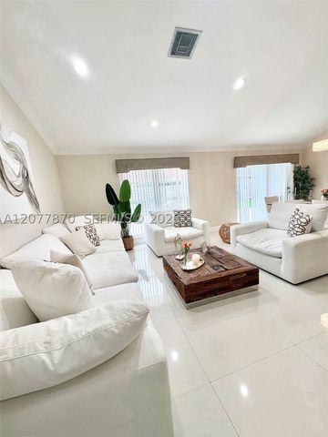8541 NW 54th St, Lauderhill, FL 33351