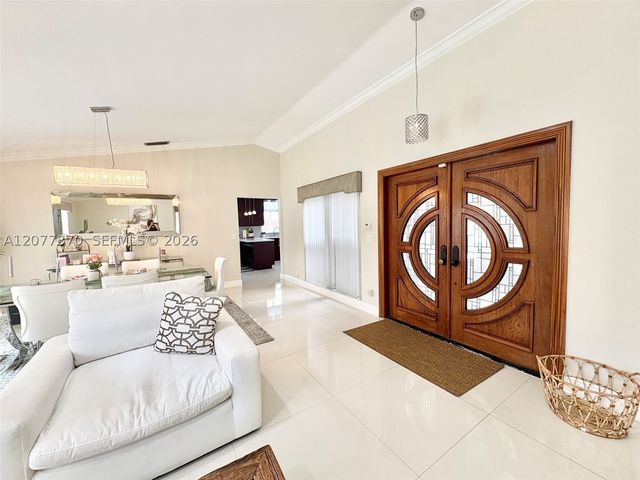8541 NW 54th St, Lauderhill, FL 33351