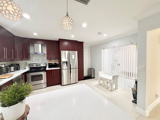 8541 NW 54th St, Lauderhill, FL 33351