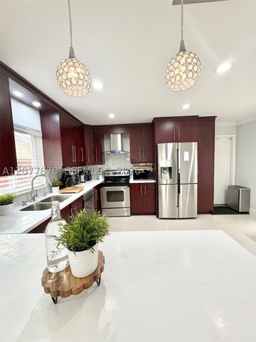 8541 NW 54th St, Lauderhill, FL 33351
