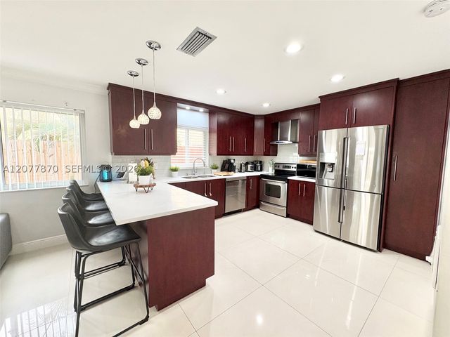 8541 NW 54th St, Lauderhill, FL 33351