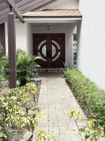 8541 NW 54th St, Lauderhill, FL 33351
