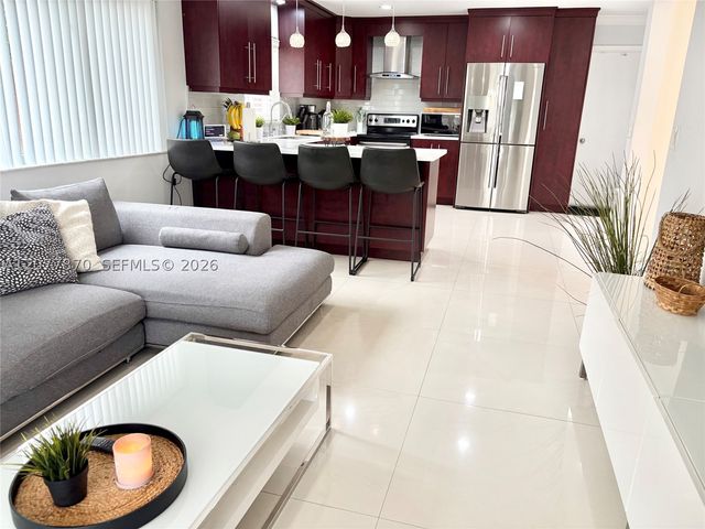 8541 NW 54th St, Lauderhill, FL 33351