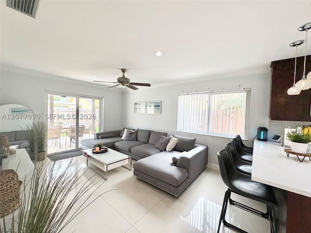 8541 NW 54th St, Lauderhill, FL 33351