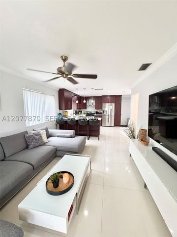 8541 NW 54th St, Lauderhill, FL 33351