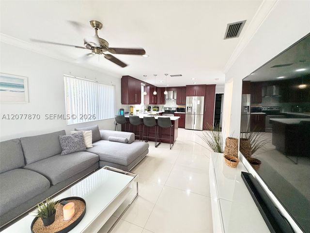 8541 NW 54th St, Lauderhill, FL 33351