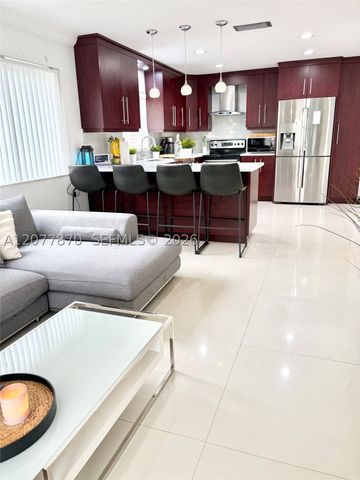 8541 NW 54th St, Lauderhill, FL 33351