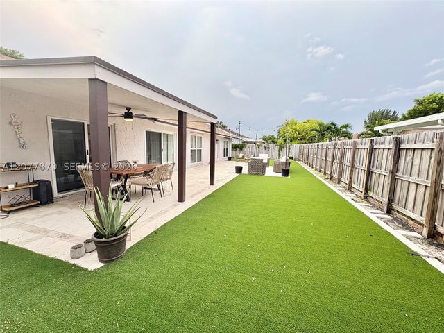 8541 NW 54th St, Lauderhill, FL 33351