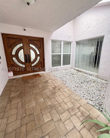 8541 NW 54th St, Lauderhill, FL 33351