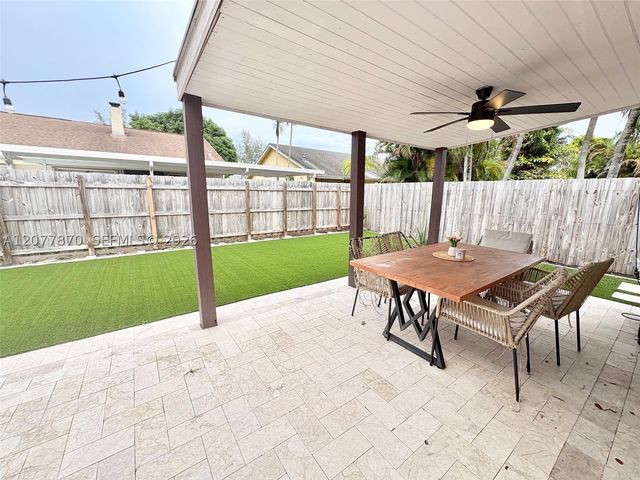 8541 NW 54th St, Lauderhill, FL 33351