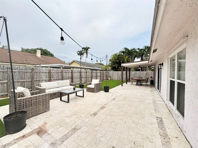 8541 NW 54th St, Lauderhill, FL 33351
