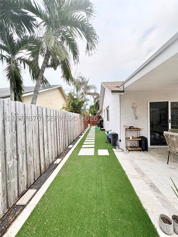 8541 NW 54th St, Lauderhill, FL 33351
