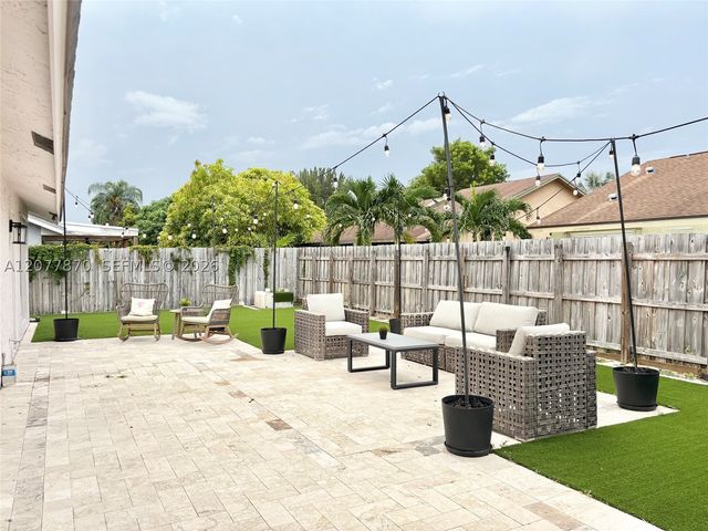 8541 NW 54th St, Lauderhill, FL 33351