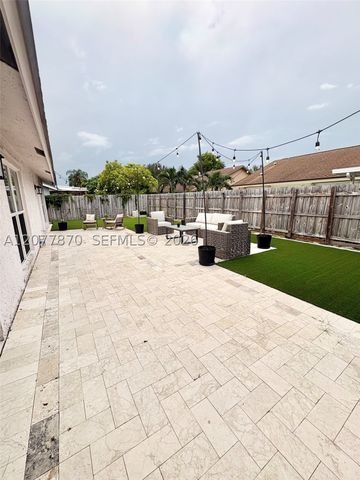 8541 NW 54th St, Lauderhill, FL 33351