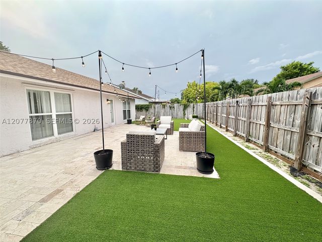 8541 NW 54th St, Lauderhill, FL 33351