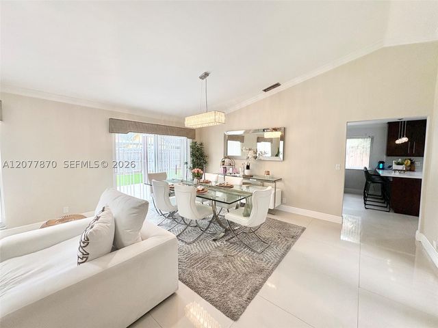 8541 NW 54th St, Lauderhill, FL 33351