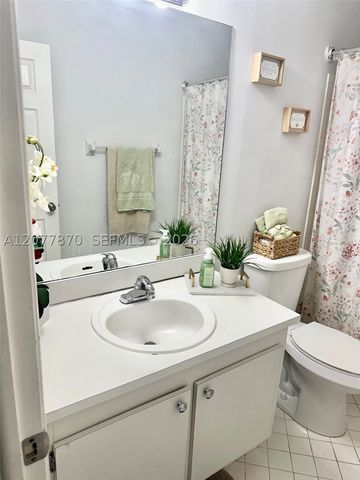 8541 NW 54th St, Lauderhill, FL 33351