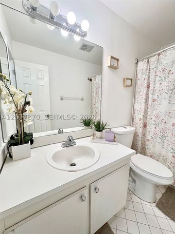 8541 NW 54th St, Lauderhill, FL 33351