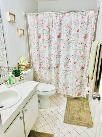 8541 NW 54th St, Lauderhill, FL 33351