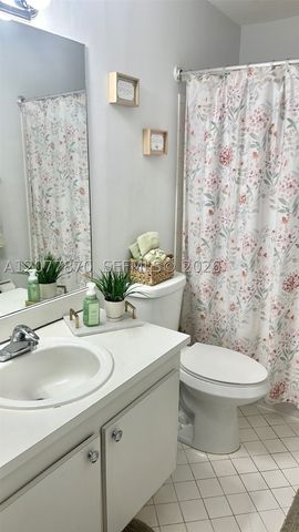 8541 NW 54th St, Lauderhill, FL 33351