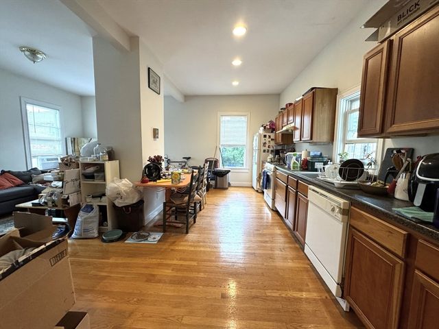 1 Mclean Pl 2, Cambridge, MA 02140