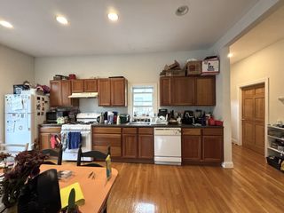 1 Mclean Pl 2, Cambridge, MA 02140